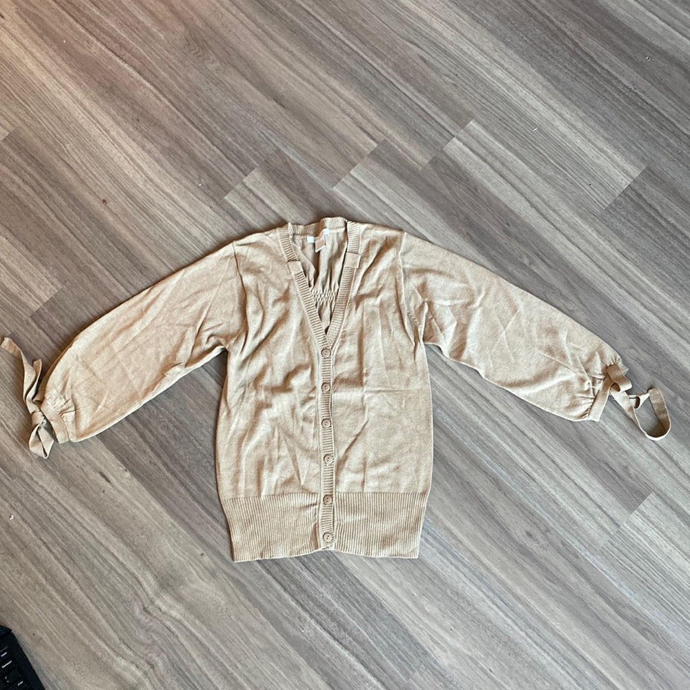⭐ 4 for $25 ⭐NWOT button down cardigan with ribbon sleeve.